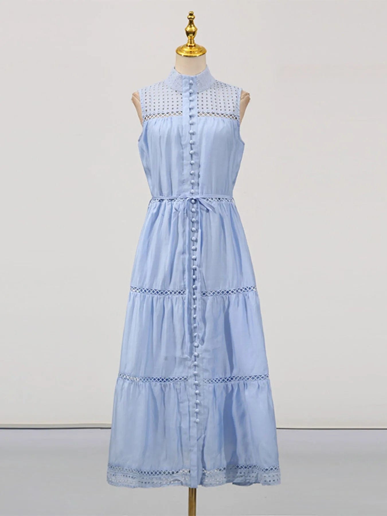 Mouwloze midi-jurk met oogjesstof en open details