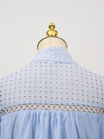 Mouwloze midi-jurk met oogjesstof en open details