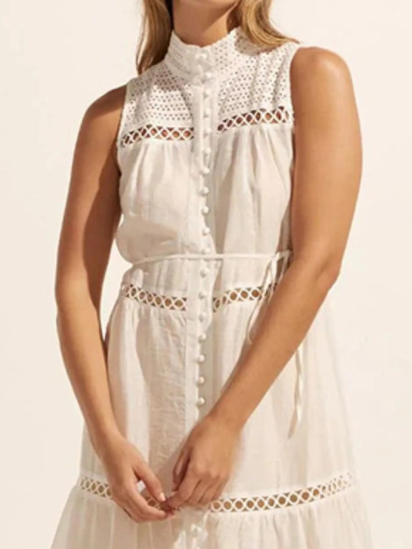Mouwloze midi-jurk met oogjesstof en open details