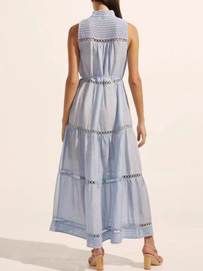 Mouwloze midi-jurk met oogjesstof en open details