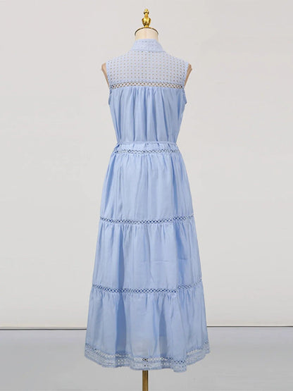 Mouwloze midi-jurk met oogjesstof en open details