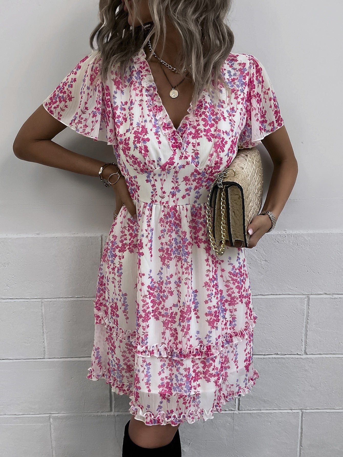 Wit Roze Luchtige Zomerse Boho Jurk Met Bloemen Print