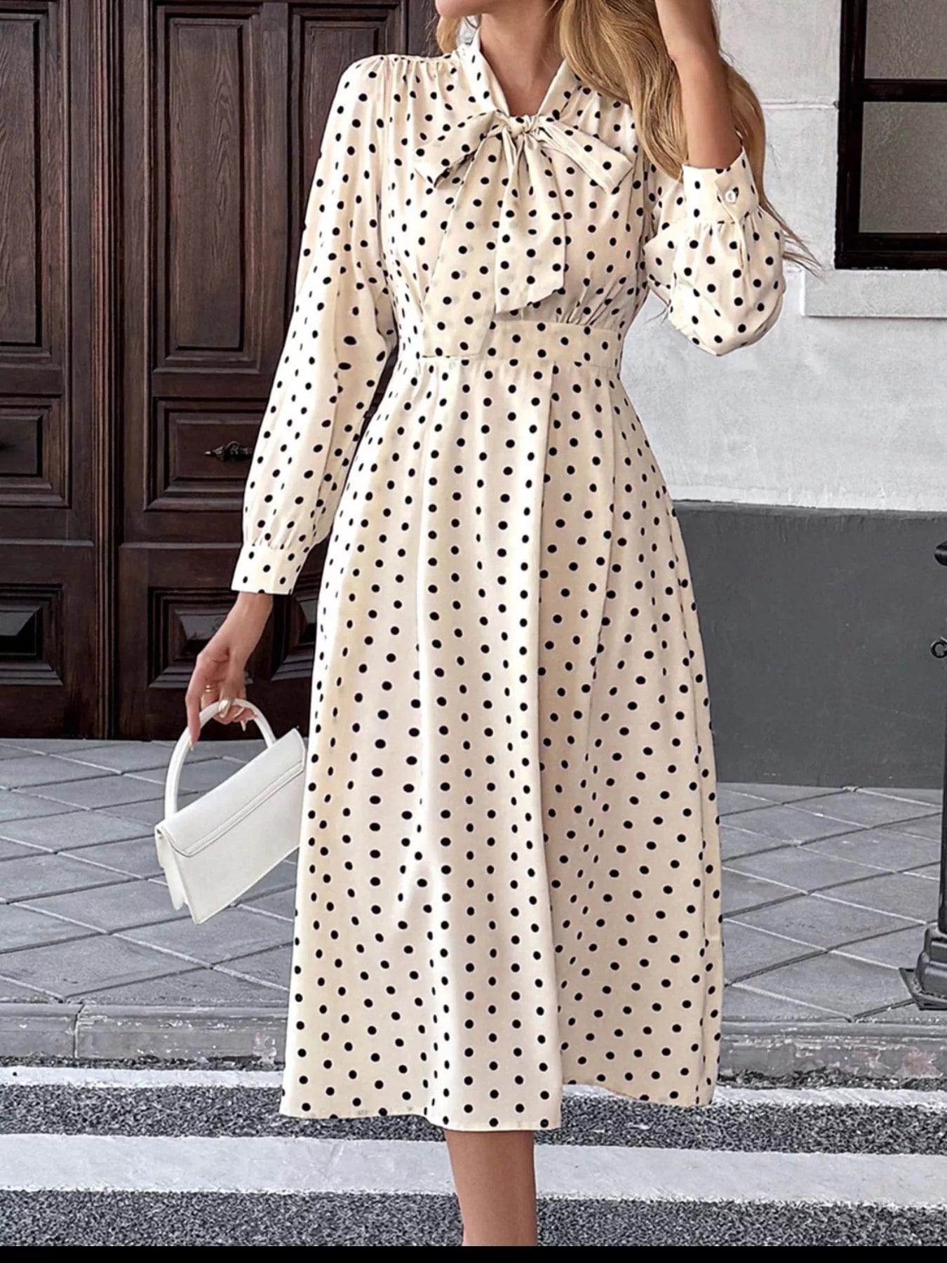 Witte midi-jurk met polkadot en knoopsluiting van katoenmix