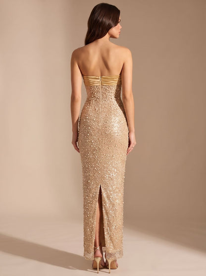 Dames in een gouden maxi jurk met pailletten voor een feestelijke avondlook